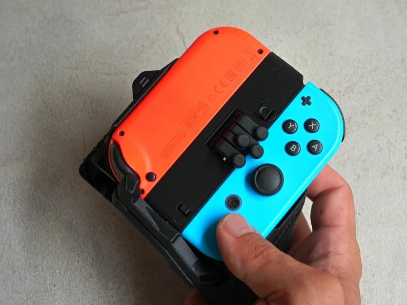 This JoyCon adapter lets you play Nintendo Switch with one hand